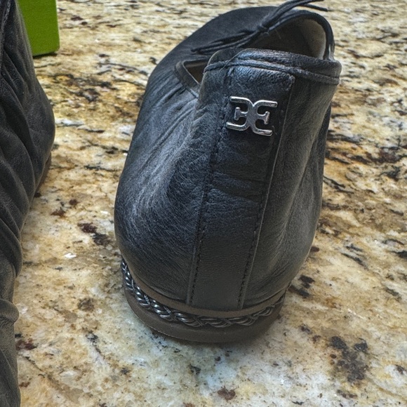 Woman’s Chic Black Leather Flats by Sam Edelman 9M - Picture 3 of 5